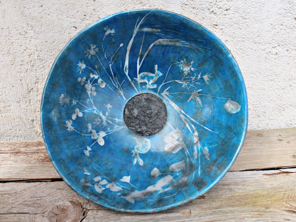 Hasen, Cyanotypie auf Naked Raku Keramik