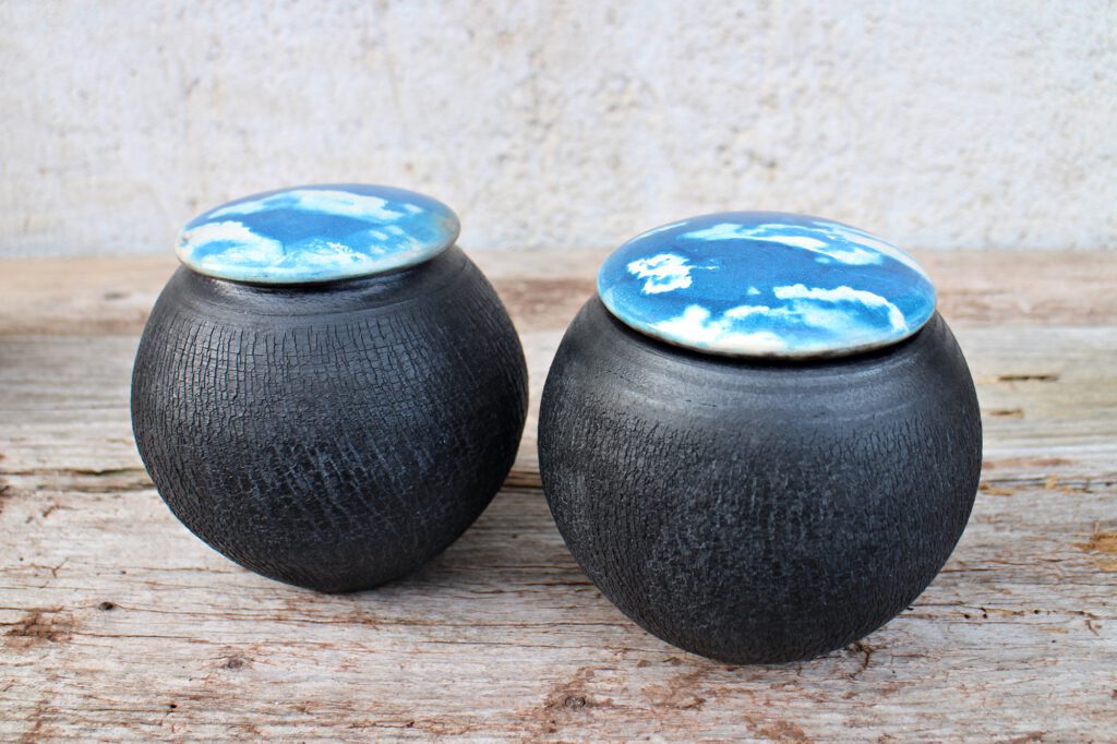 Himmel und Erde, Raku Keramik mit Cyanotypie
