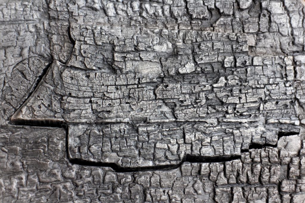 Holzstrukturen in Raku Keramik