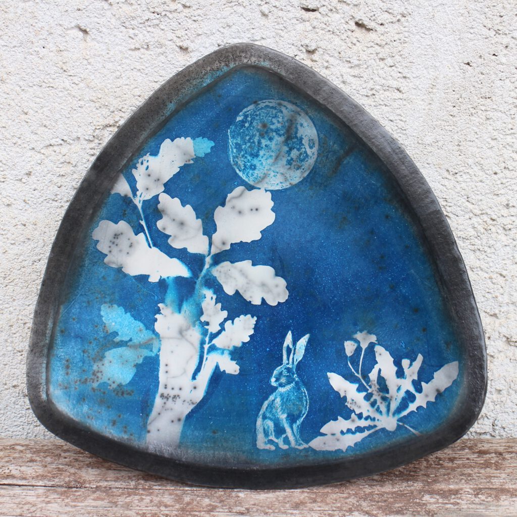 Hase und Mond, Cyanotypie Keramik